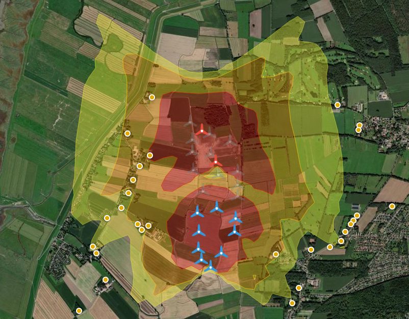 Luftbild mit den berechneten Schattenwurfzonen um mehrere Windenergieanlagen; betroffene Immissionsorte sind gekennzeichnet.